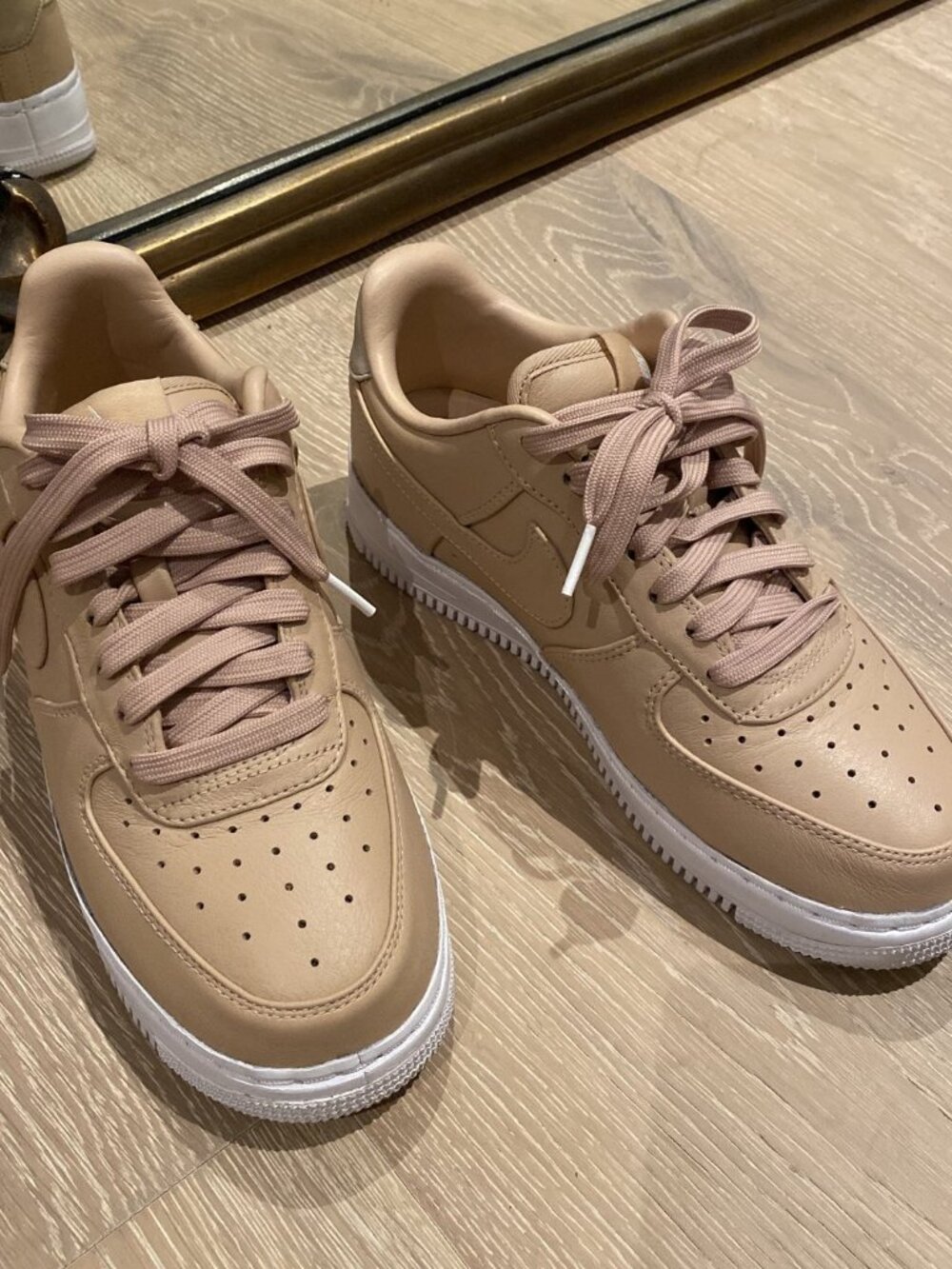 Nike Air Force 1 Low Tan Sneakers Blush Laces